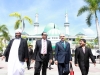 12-sayyid-ibrahimul-khaleelul-bukhari-and-m-a-yusuffali-with-deputy-rector-of-iium